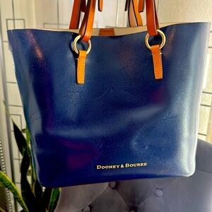 Dooney TOTE